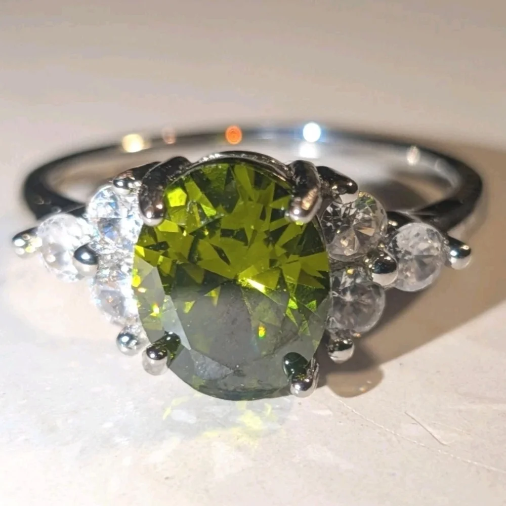 925 Dazzling 8 Ct Brilliant Cut olive green Gem Stone Engagement Ring Sz 10